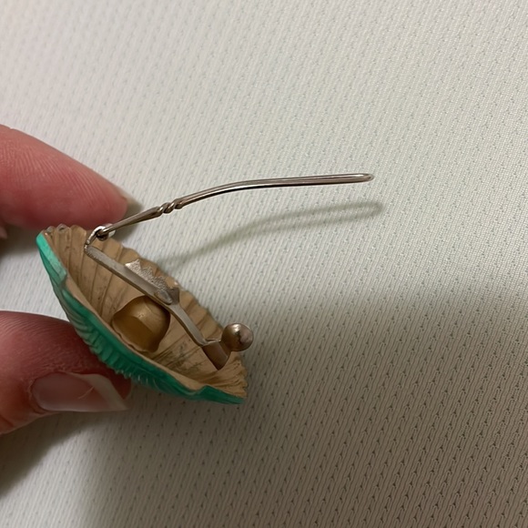 Vintage Shell Barettes - Picture 3 of 11